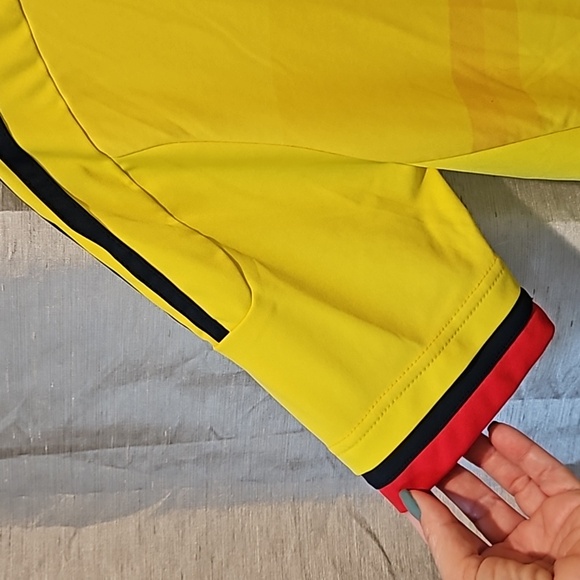 Soccer Fan Columbia Jersey - Picture 4 of 15